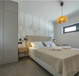 4 bedroom villa with infinity pool and sea views in Crikvencia, Rijeka, sleeps 8